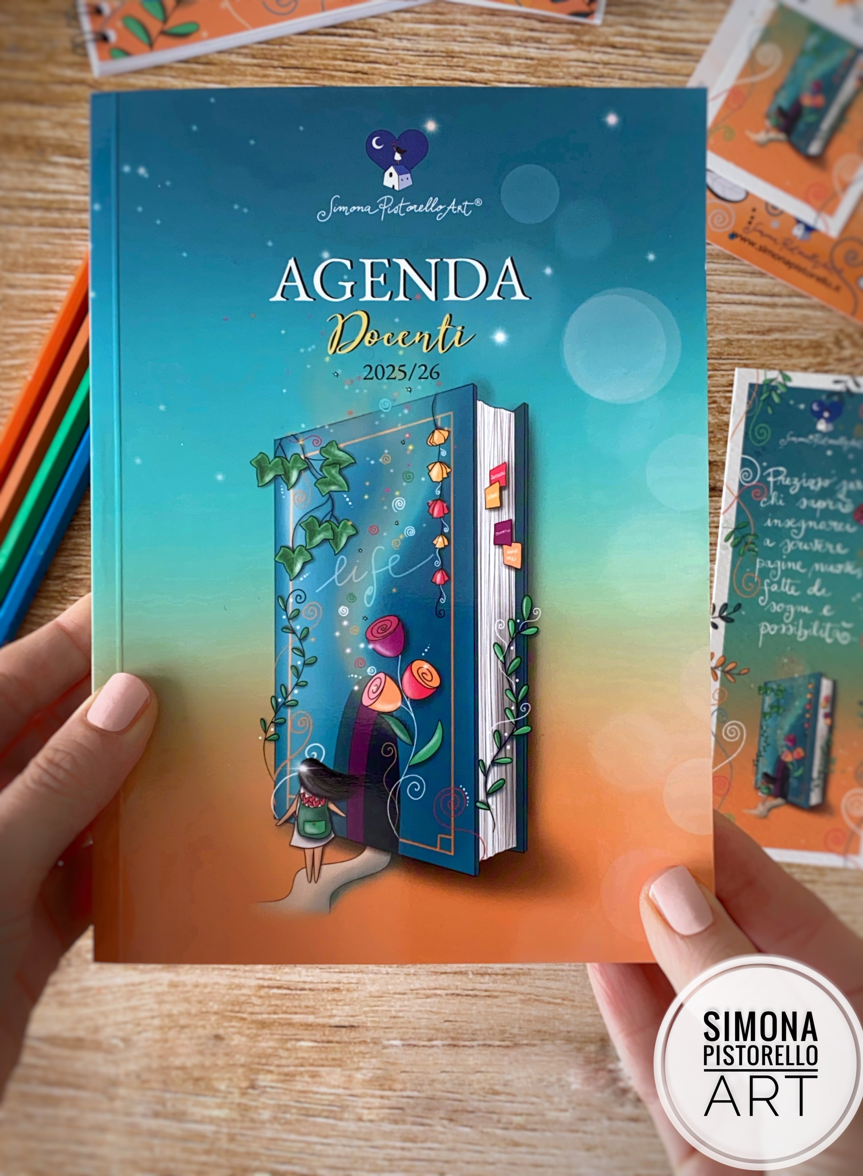 Agenda Scolastica Dragon Blu 2024/2025 – 12 Mesi Non Datata – Copertina Rigida 18x13 Cm – Con Penna Colorata E Mini Torcia In Omaggio